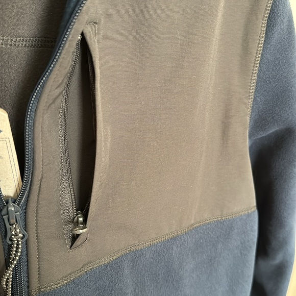 St. John’s Bay Men’s Navy and Gray Windblock Fleece Jacket Size Medium - Picture 6 of 7